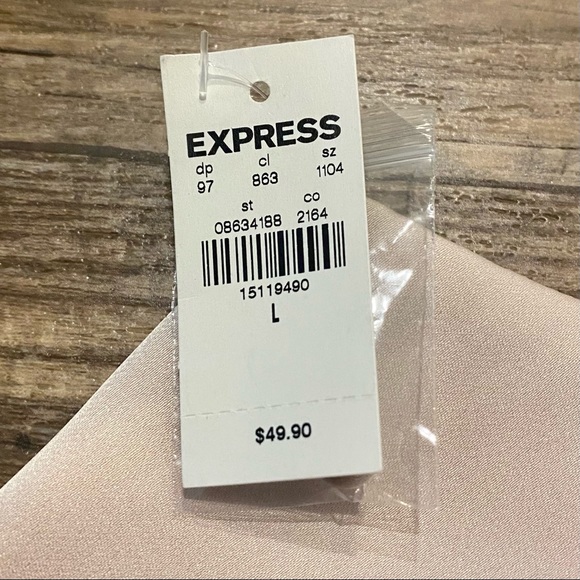 SOLD 💕NWT Express Button Front Light Pink Satin Barcelona Cami - Picture 8 of 14